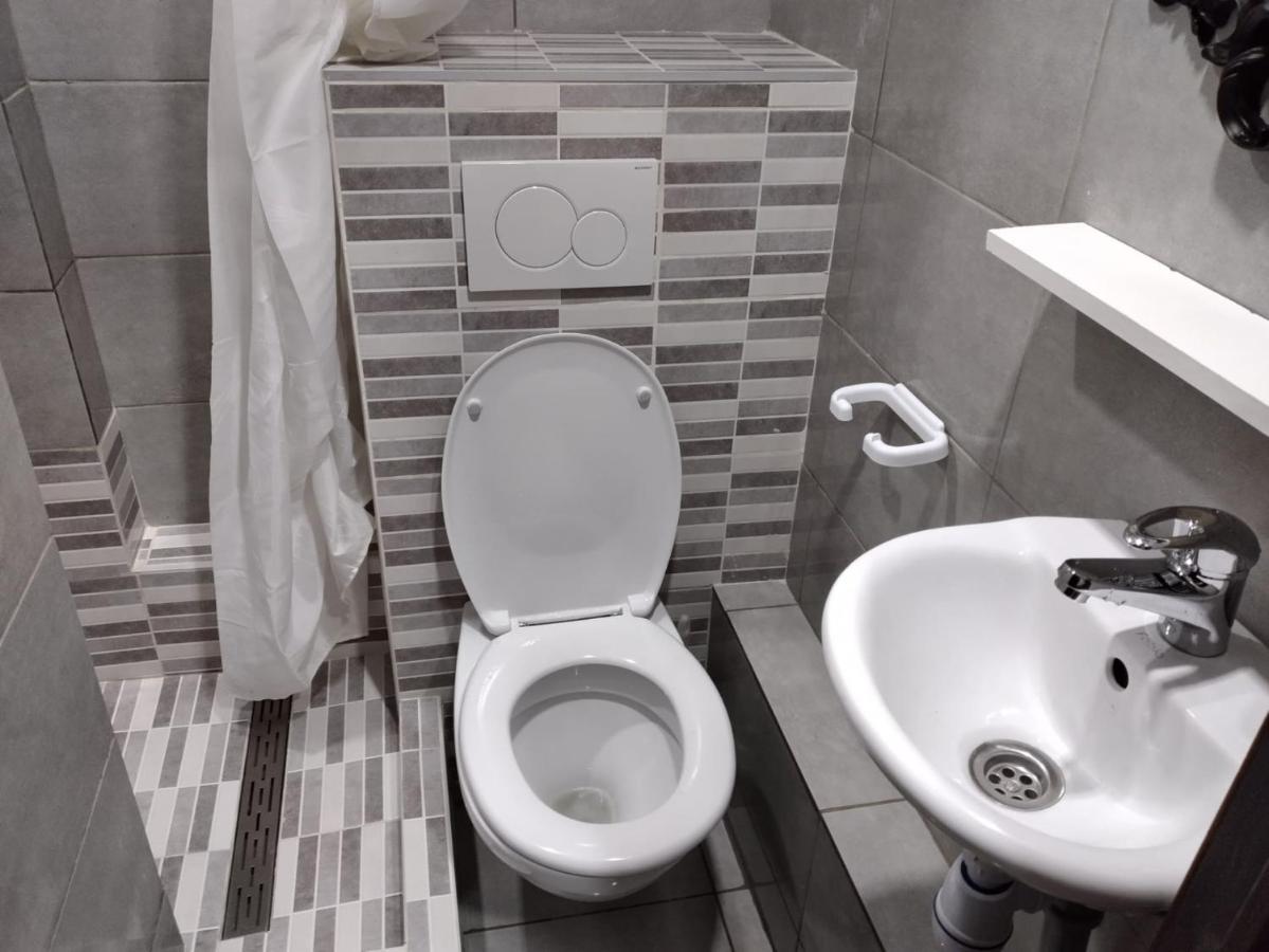 Hotel La Potiniere Schaerbeek Екстериор снимка