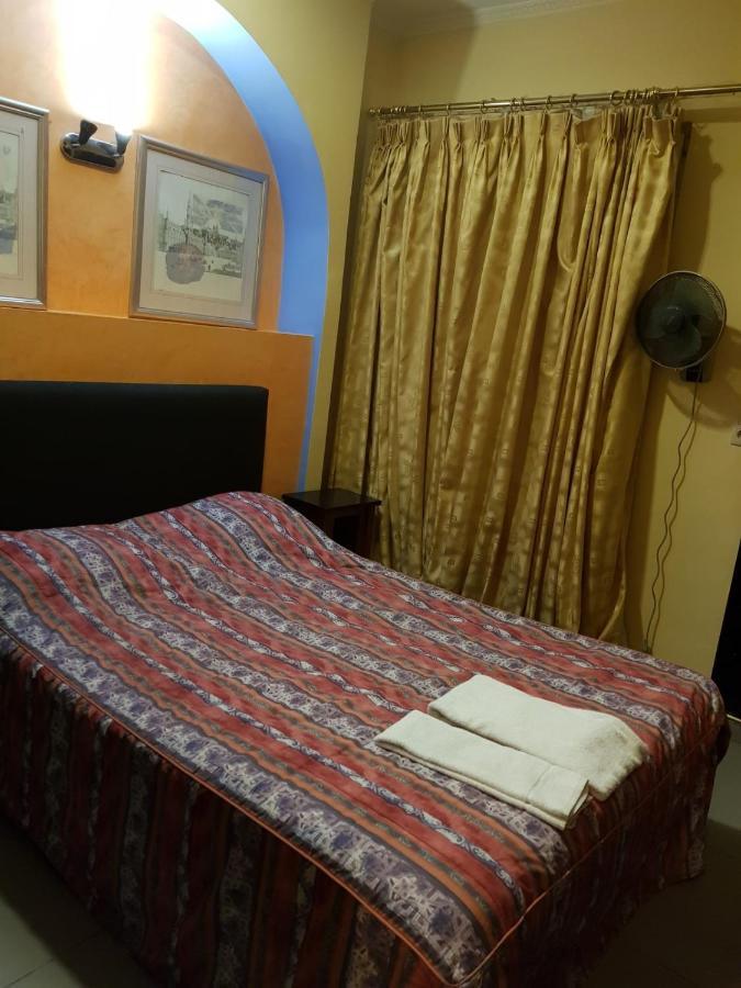 Hotel La Potiniere Schaerbeek Екстериор снимка